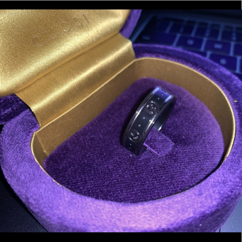 Gucci black ring white gold